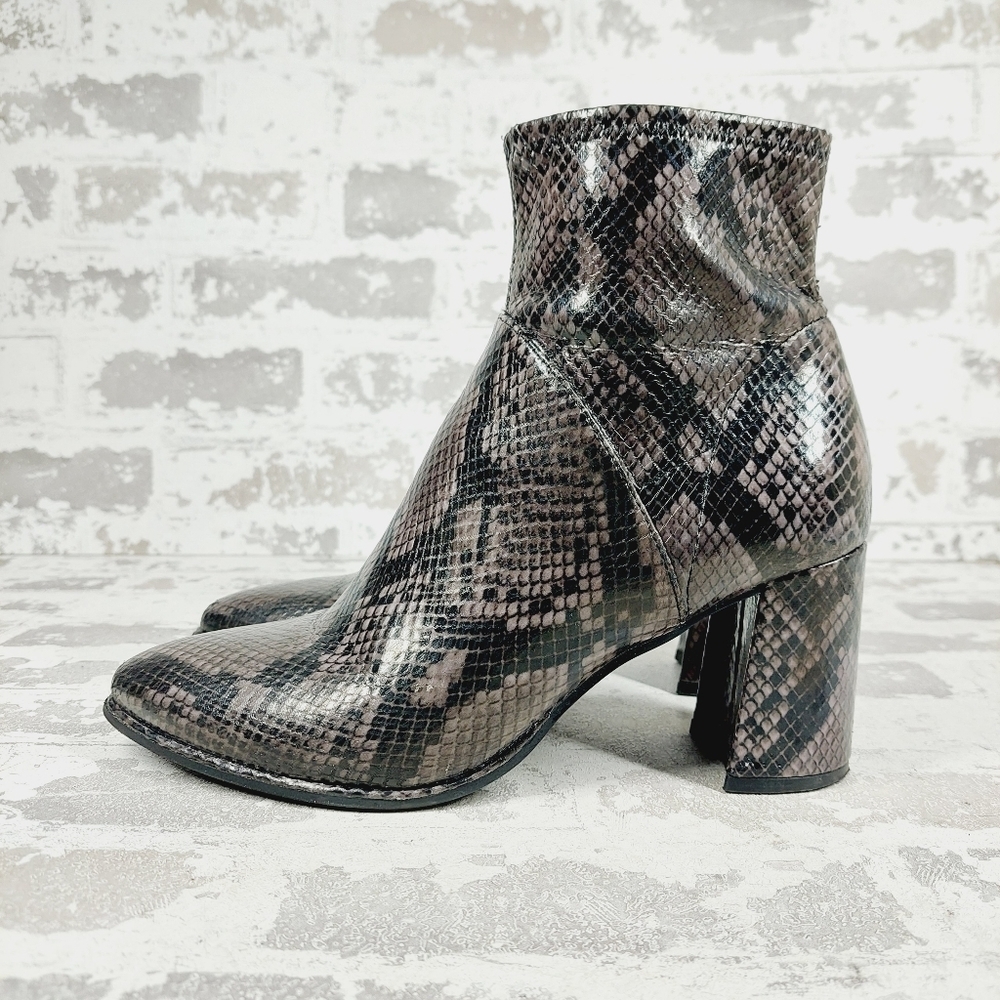 Marc Fisher Dyvine Snake Print Block Heel Zip Up Ankle Booties V695